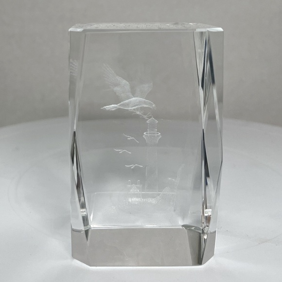 Vintage 3-D Laser Etched Crystal Paperweight Prism - Approx. 3” - Picture 3 of 6